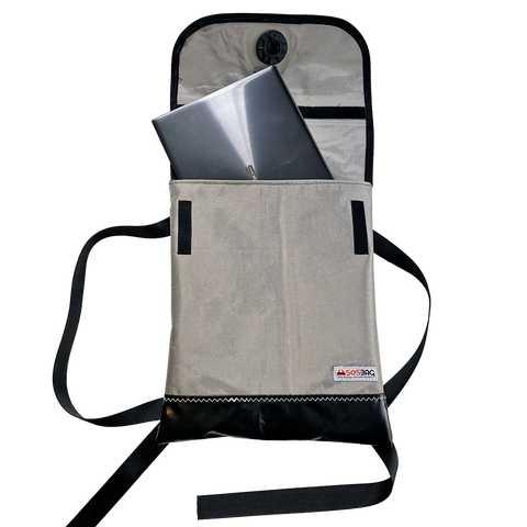 MOCHILA PARA PORTÁTIL POPA PLATA/NEGRO. CON DETALLES NÁUTICOS