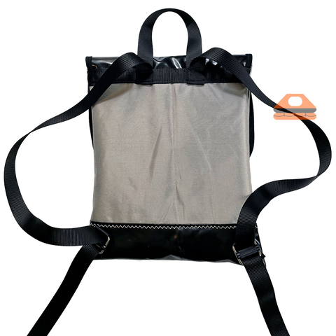 MOCHILA PARA PORTÁTIL POPA PLATA/NEGRO. CON DETALLES NÁUTICOS