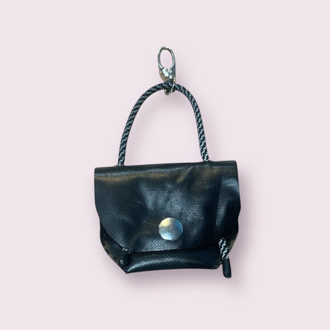 LLAVERO PORTA AURICULARES "PULGA"