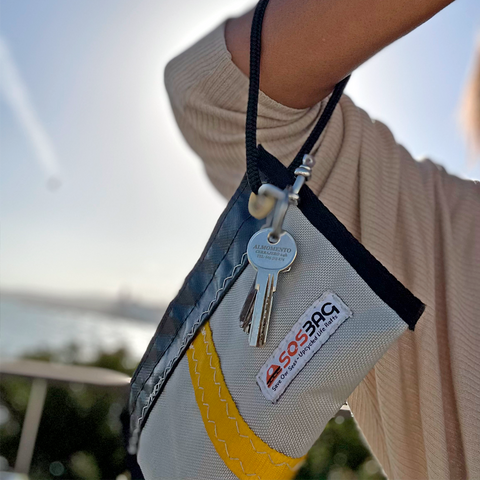 BOLSO SOSTENIBLE TIPO CLUTCH MINI GRUMET.